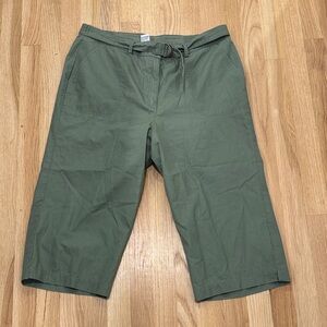 Green Casual capri with Belt